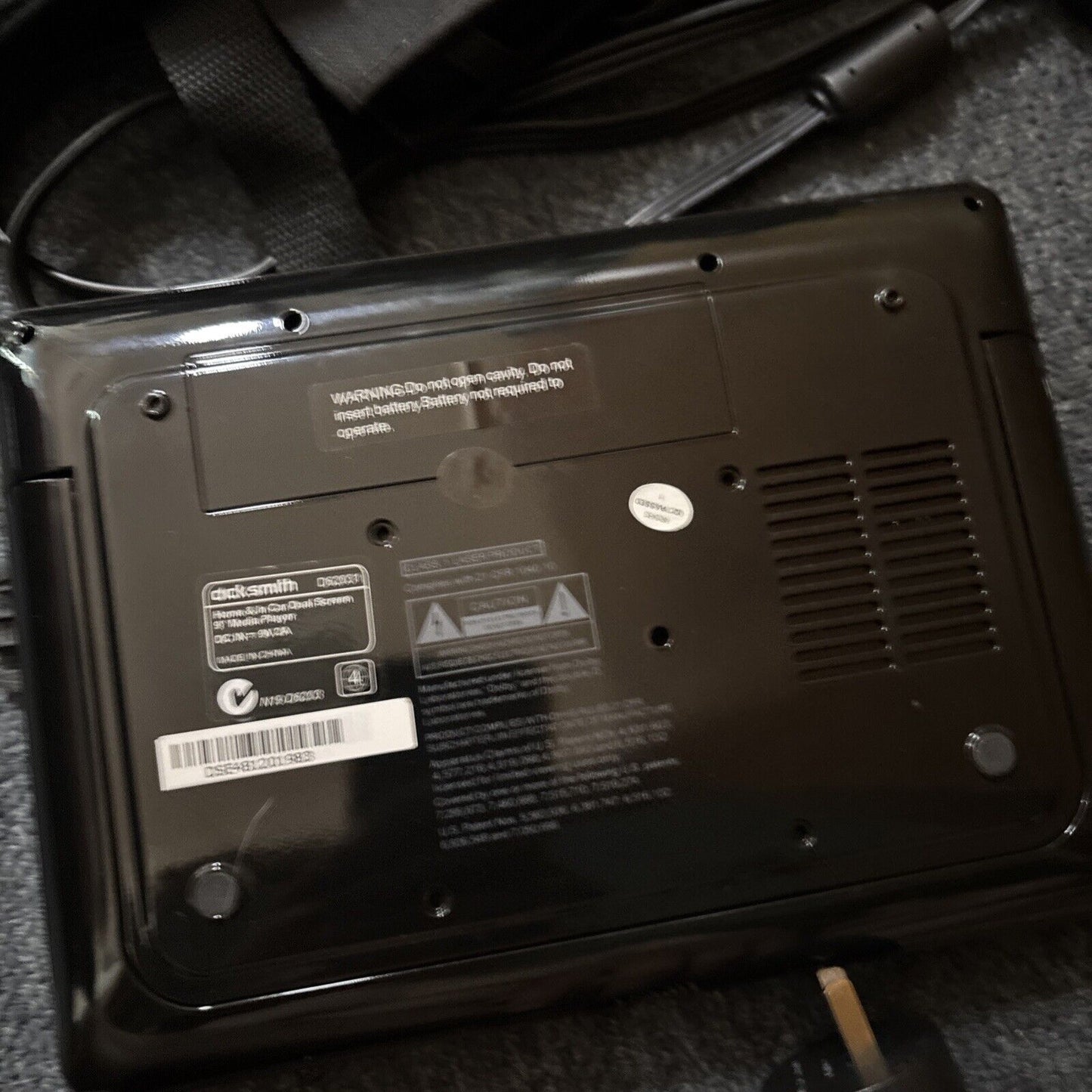 Dick Smith Dual Screen 9" DVD Player Region 4 D62031