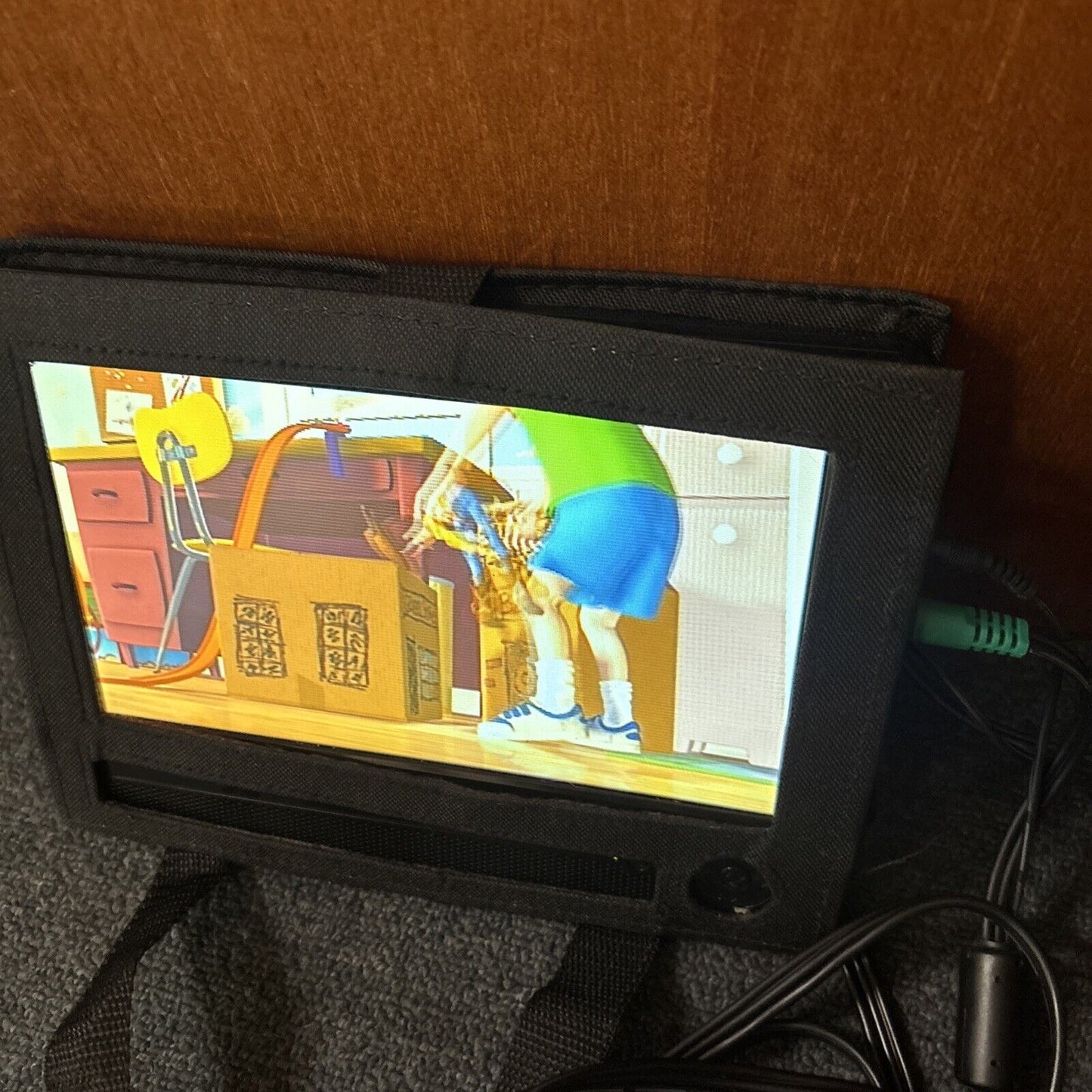 Dick Smith Dual Screen 9" DVD Player Region 4 D62031