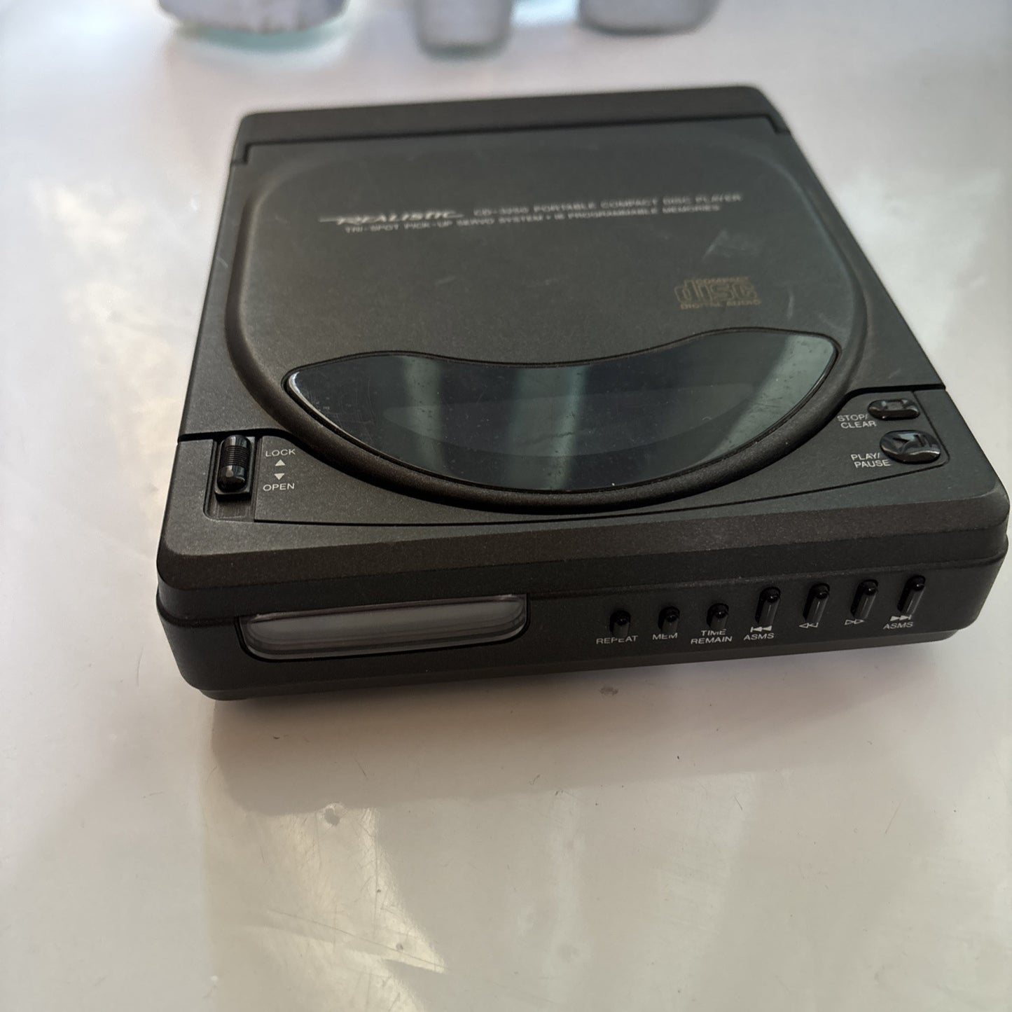 Realistic CD-3250 Portable CD Player *Not Working - For Parts Or Repair*