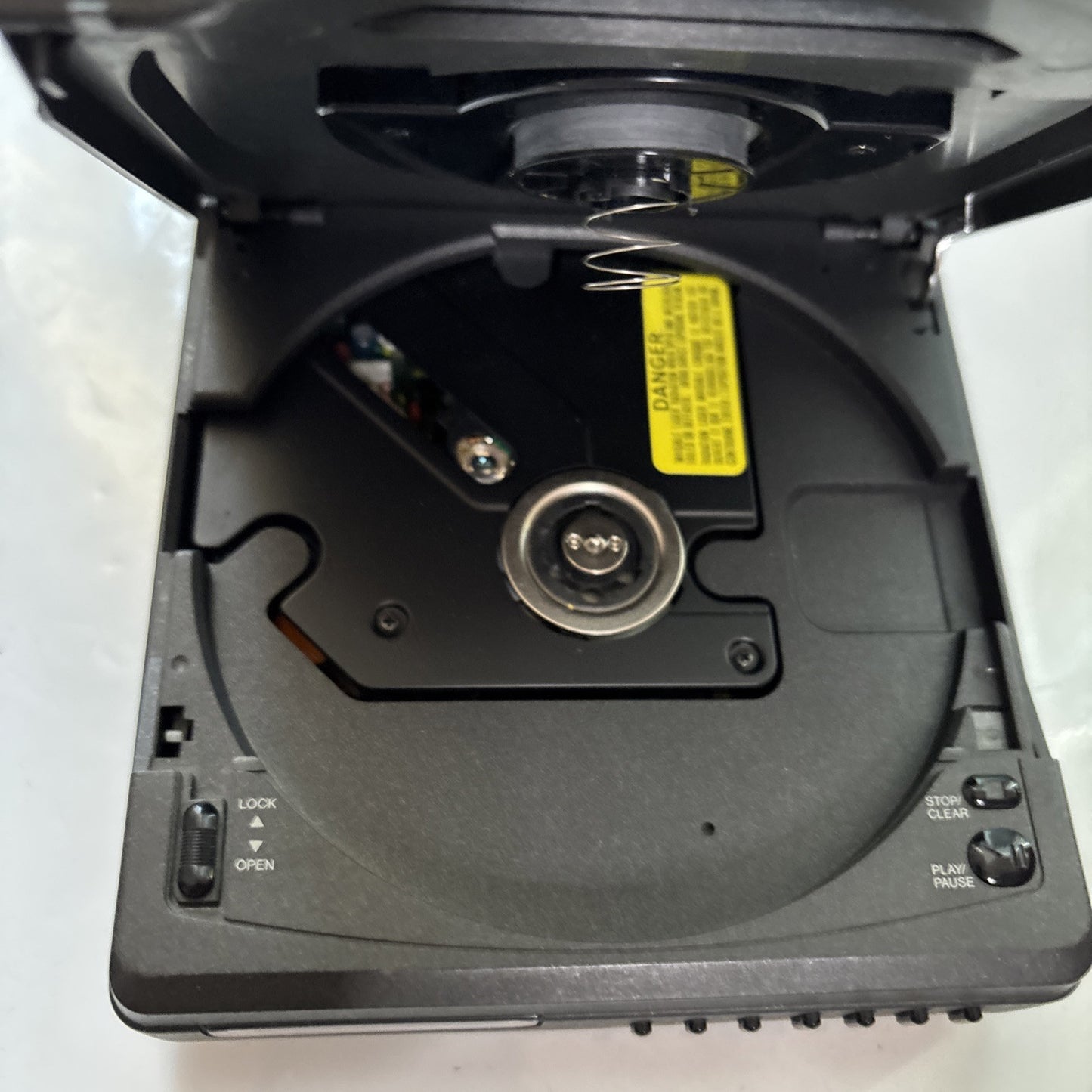 Realistic CD-3250 Portable CD Player *Not Working - For Parts Or Repair*