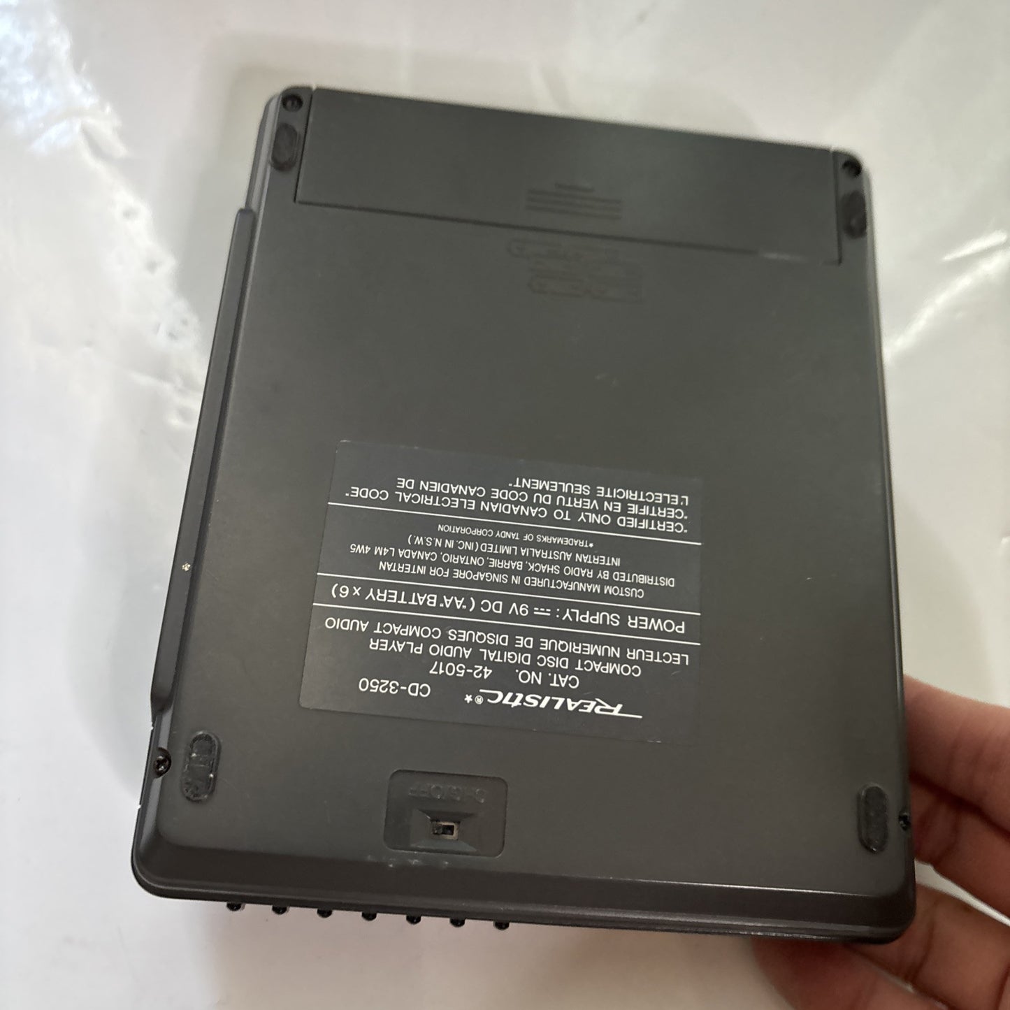 Realistic CD-3250 Portable CD Player *Not Working - For Parts Or Repair*