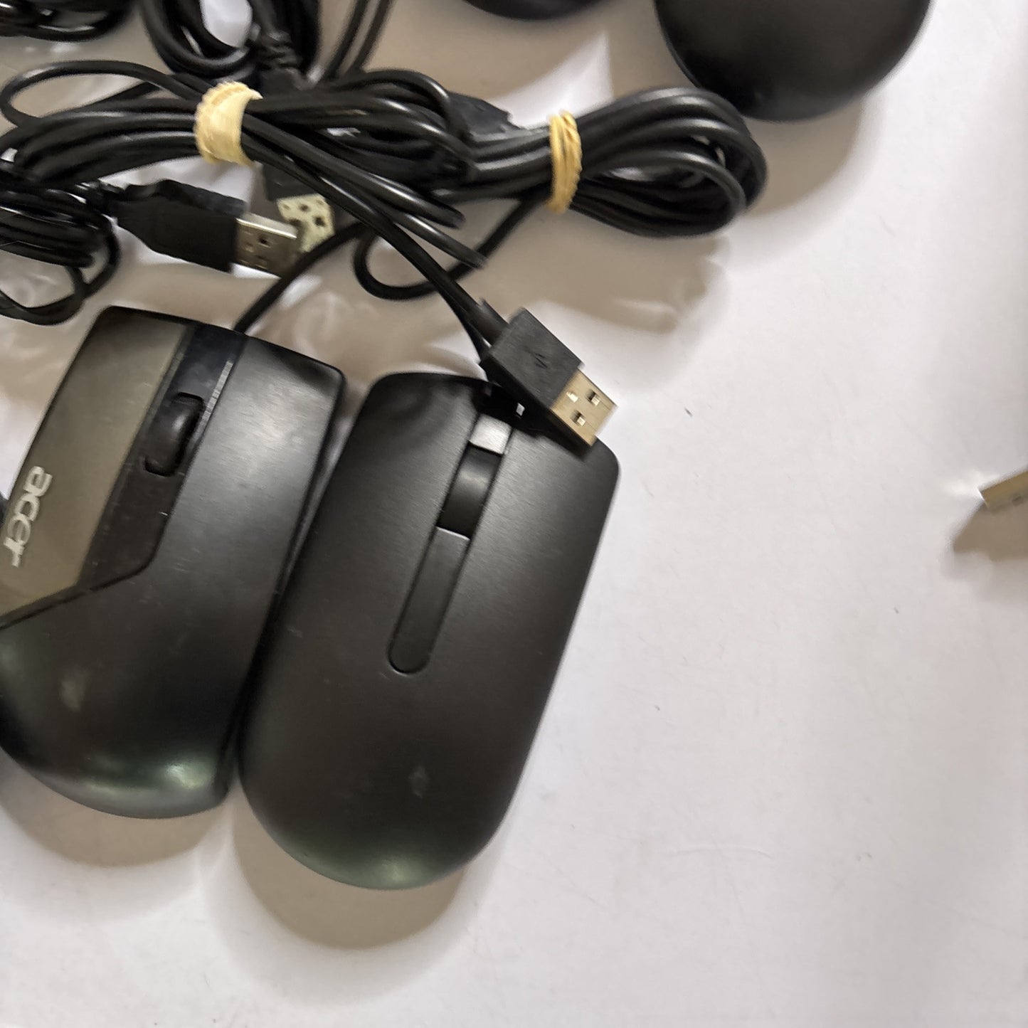11x USB Mouse: 4x Dell, 3x HP, 2x Acer, 1x Lenovo 1x Logitech