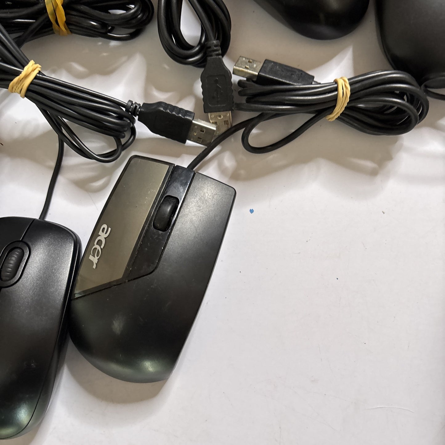 11x USB Mouse: 4x Dell, 3x HP, 2x Acer, 1x Lenovo 1x Logitech