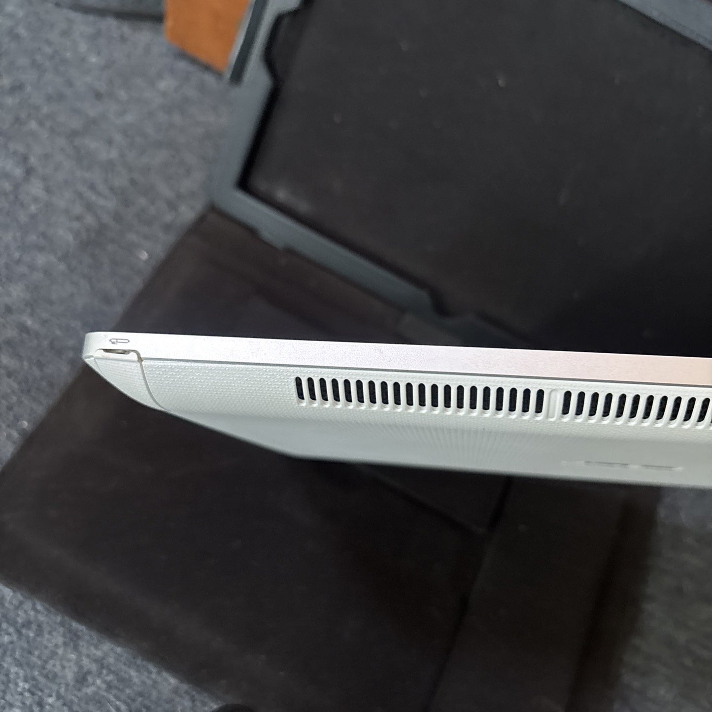 Asus Eee Slate EP121 Intel i5 Tablet Computer 4GB RAM 64GB SSD