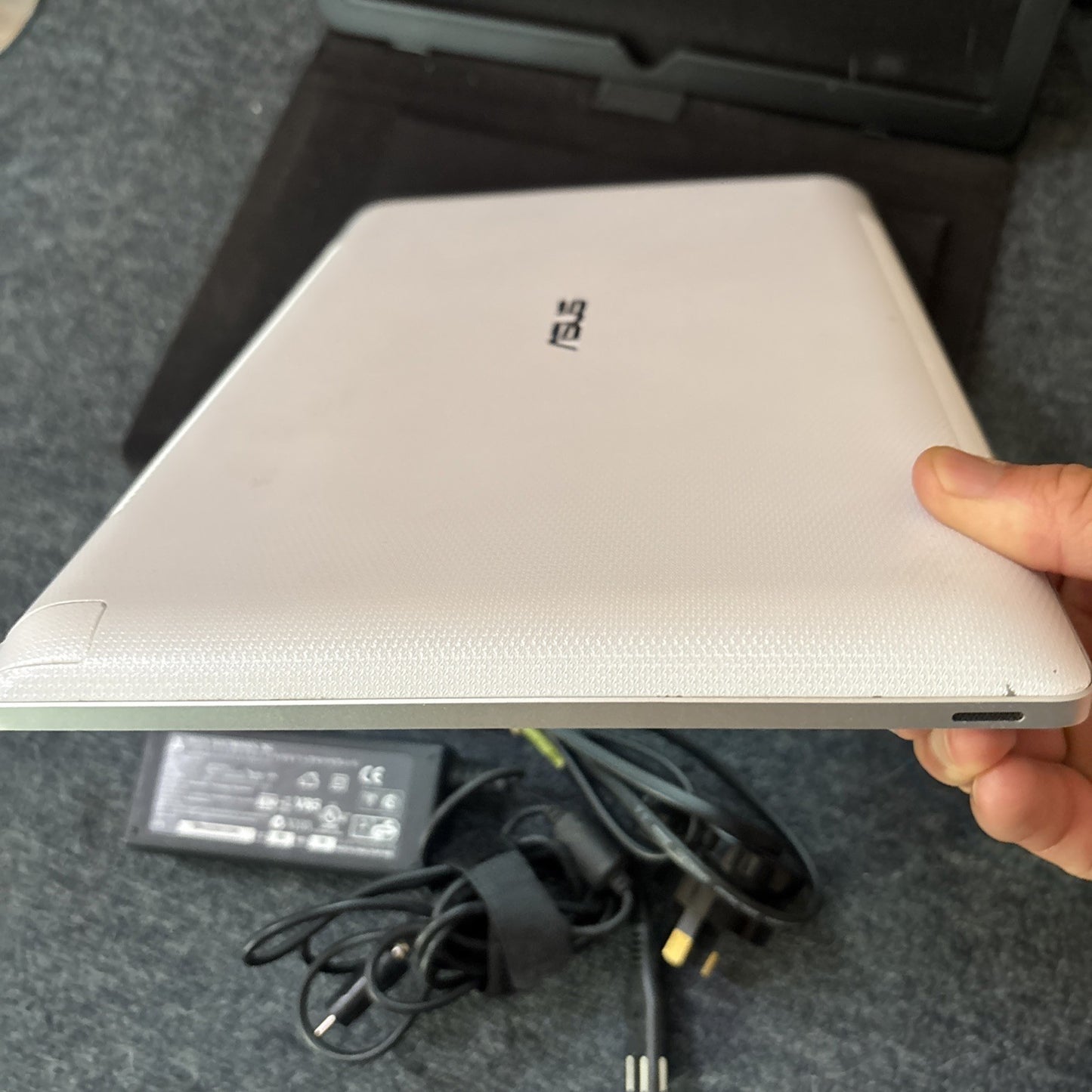 Asus Eee Slate EP121 Intel i5 Tablet Computer 4GB RAM 64GB SSD