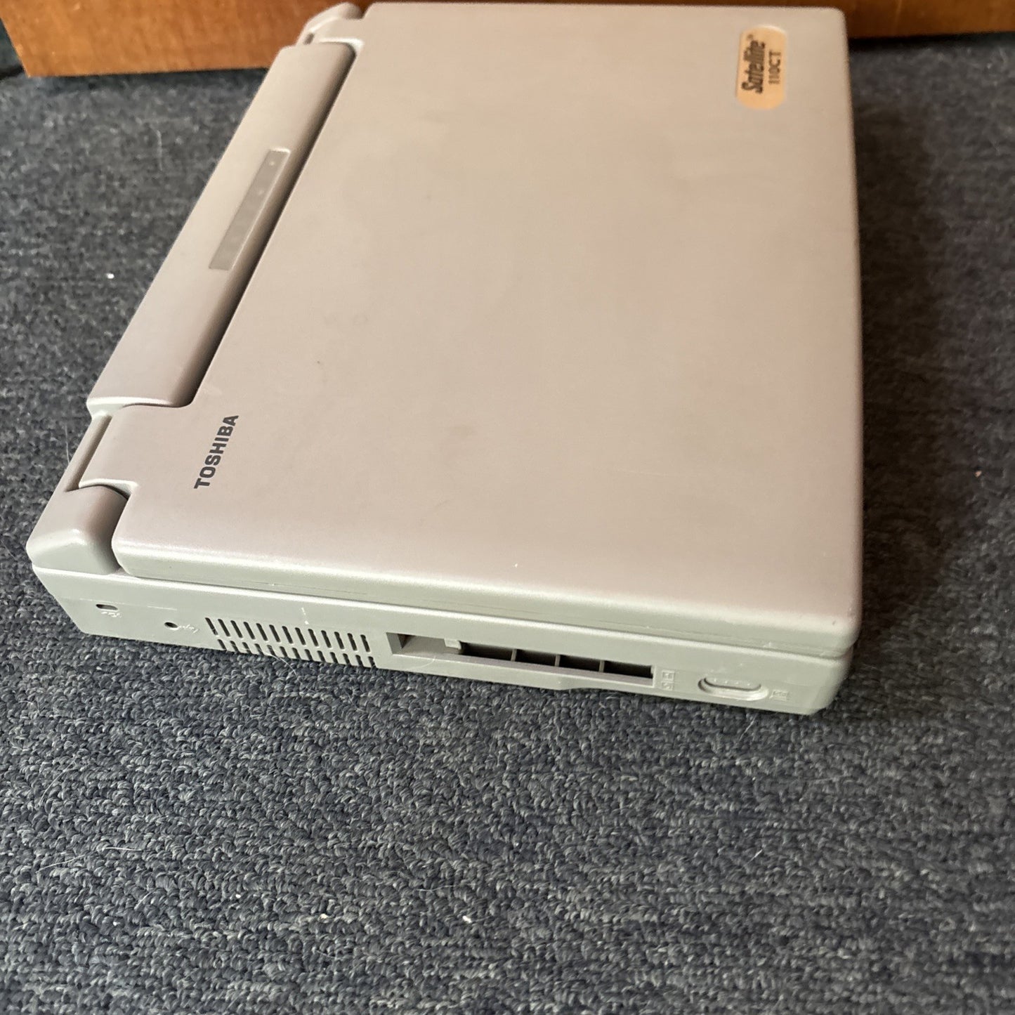 Toshiba Satellite 110CT/810 Laptop 3.5" Floppy 814mb Hdd *Faulty Not Working*