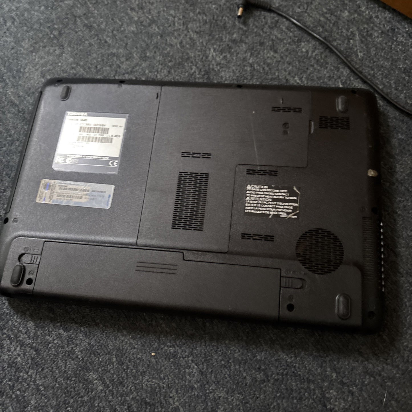 Toshiba Satellite C640 Laptop 300GB HDD 2GB RAM DVD Win 7