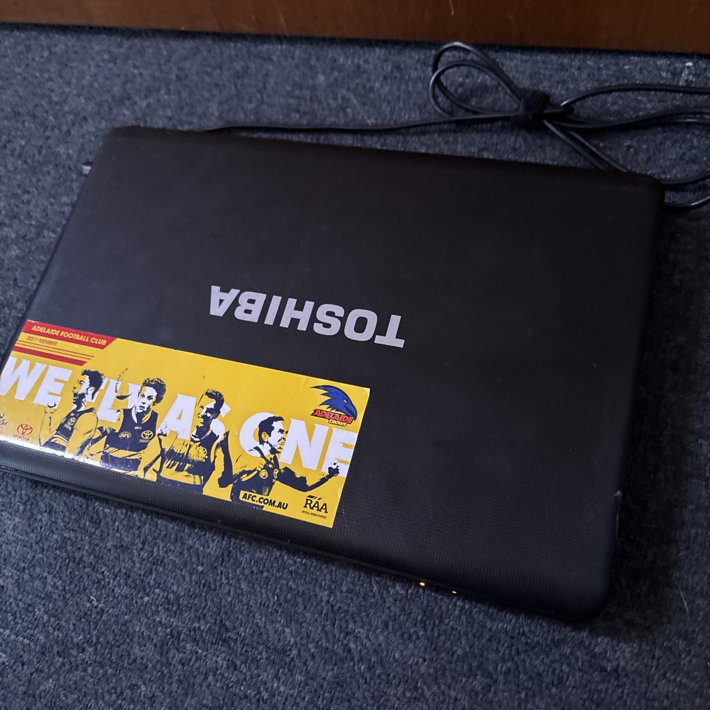 Toshiba Satellite C640 Laptop 300GB HDD 2GB RAM DVD Win 7