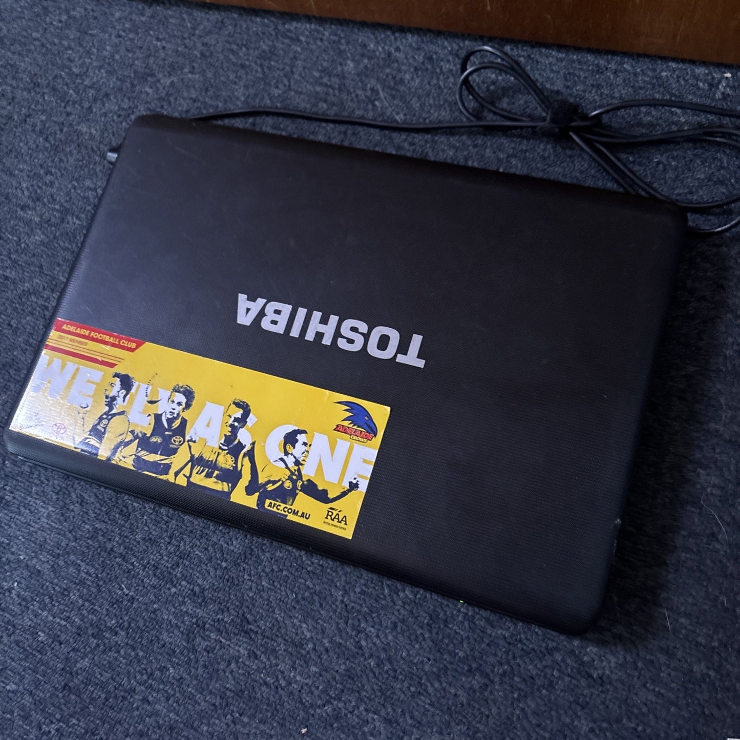 Toshiba Satellite C640 Laptop 300GB HDD 2GB RAM DVD Win 7