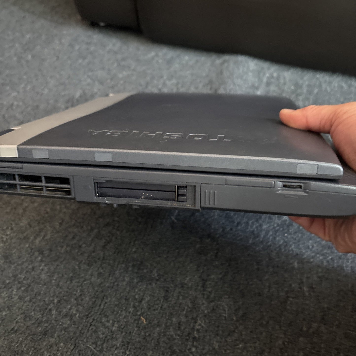 Toshiba 1800 Satellite CDROM 184mb RAM 9.35GB HDD 3.5" Floppy*Needs New Battery*