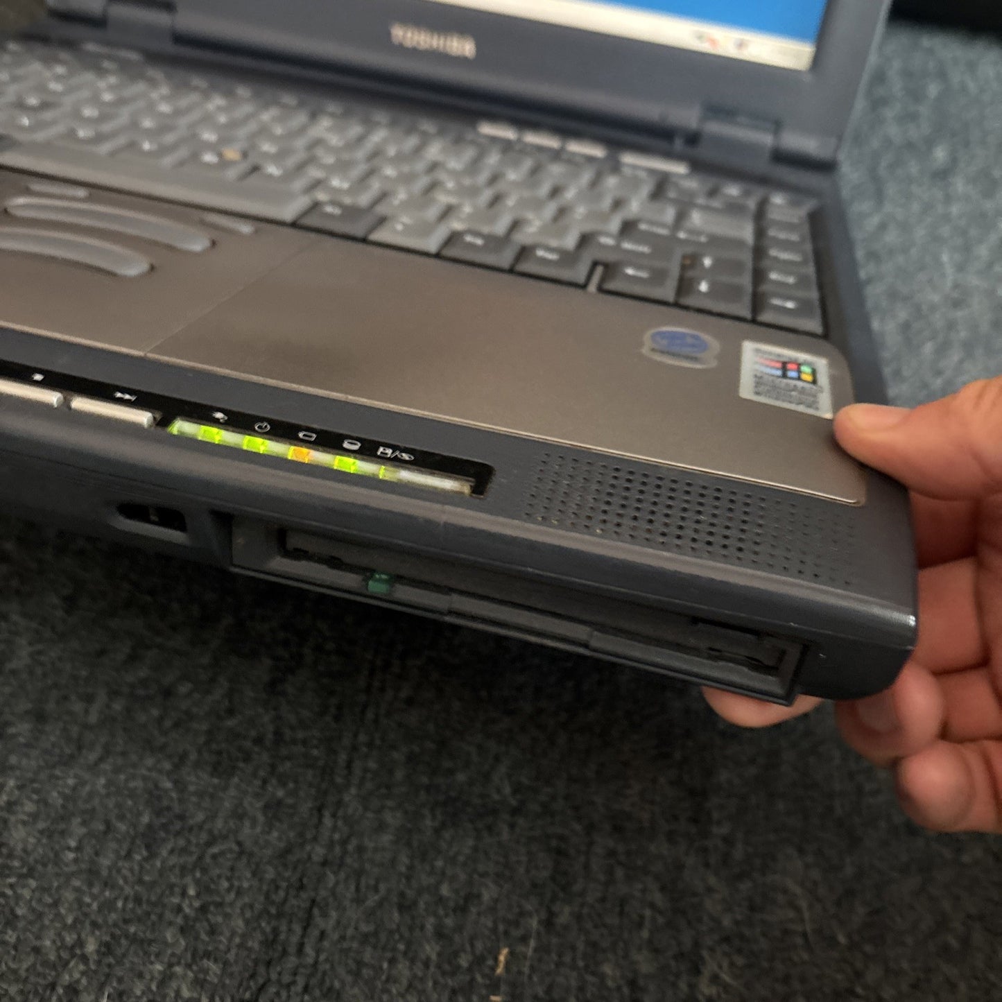 Toshiba 1800 Satellite CDROM 184mb RAM 9.35GB HDD 3.5" Floppy*Needs New Battery*