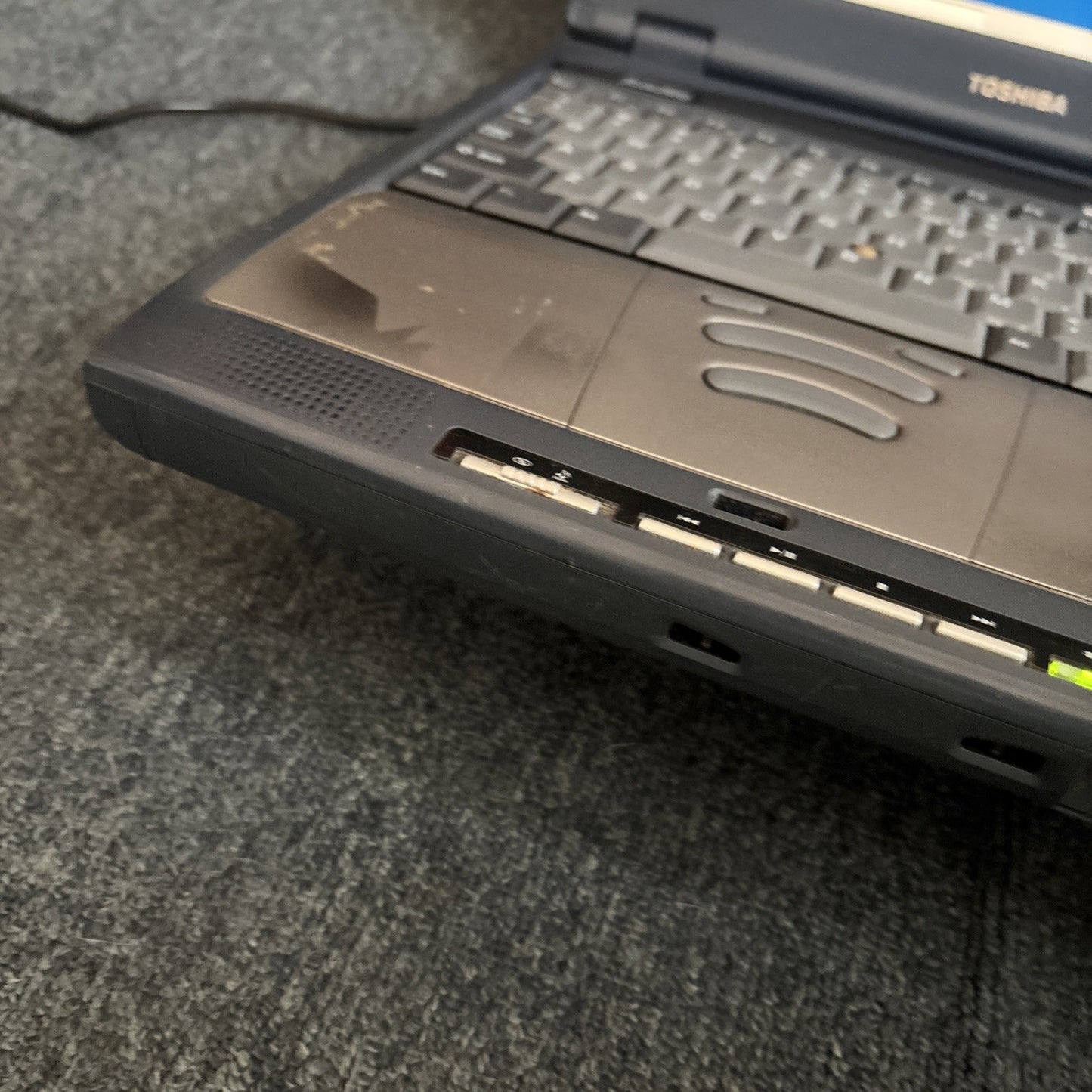 Toshiba 1800 Satellite CDROM 184mb RAM 9.35GB HDD 3.5" Floppy*Needs New Battery*