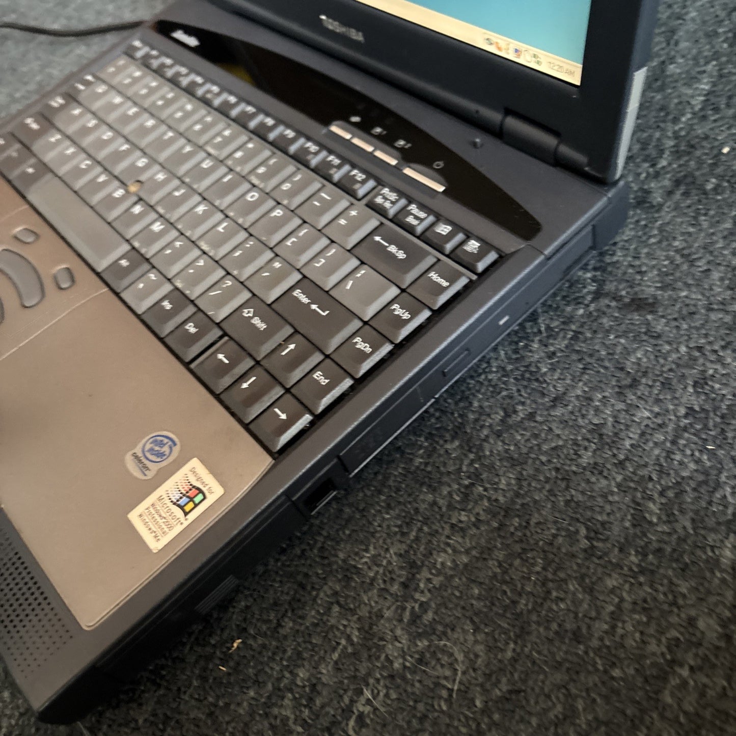 Toshiba 1800 Satellite CDROM 184mb RAM 9.35GB HDD 3.5" Floppy*Needs New Battery*