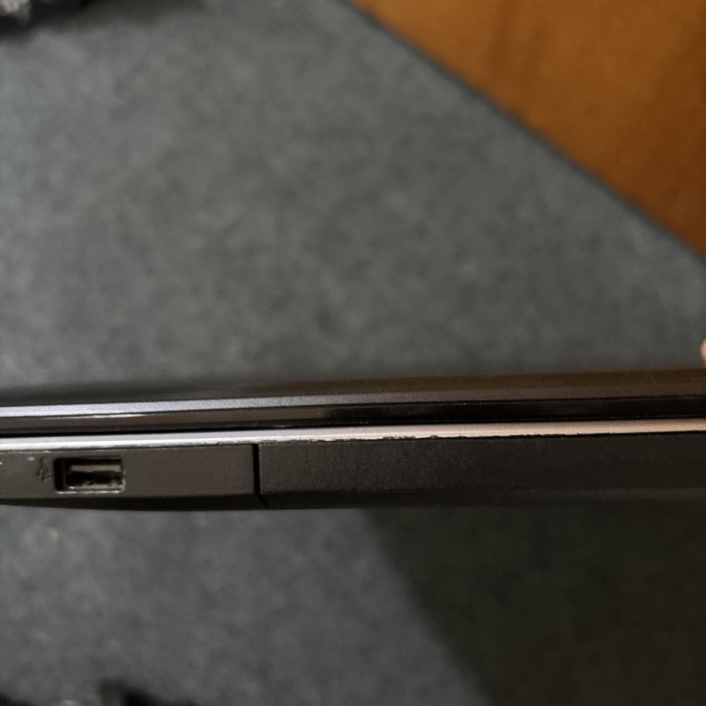 Asus SonicMaster F550LC-X009H Laptop 700GB HDD 4GB RAM DVD Drive