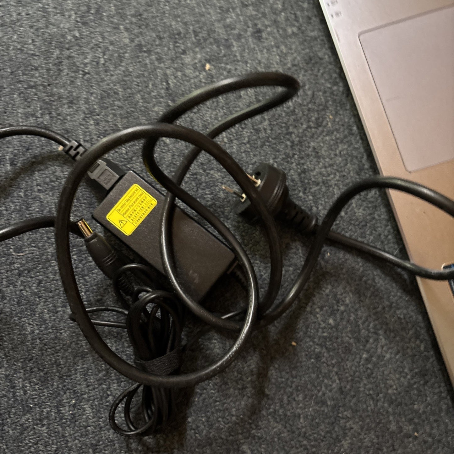 Asus SonicMaster F550LC-X009H Laptop 700GB HDD 4GB RAM DVD Drive