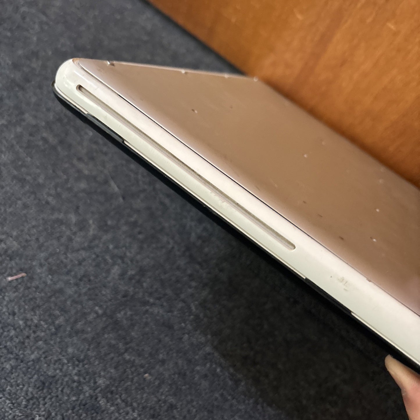 MacBook Laptop A1342 EMC 2350 250gb HDD 2GB RAM DVD Drive *For Parts Or Repair*