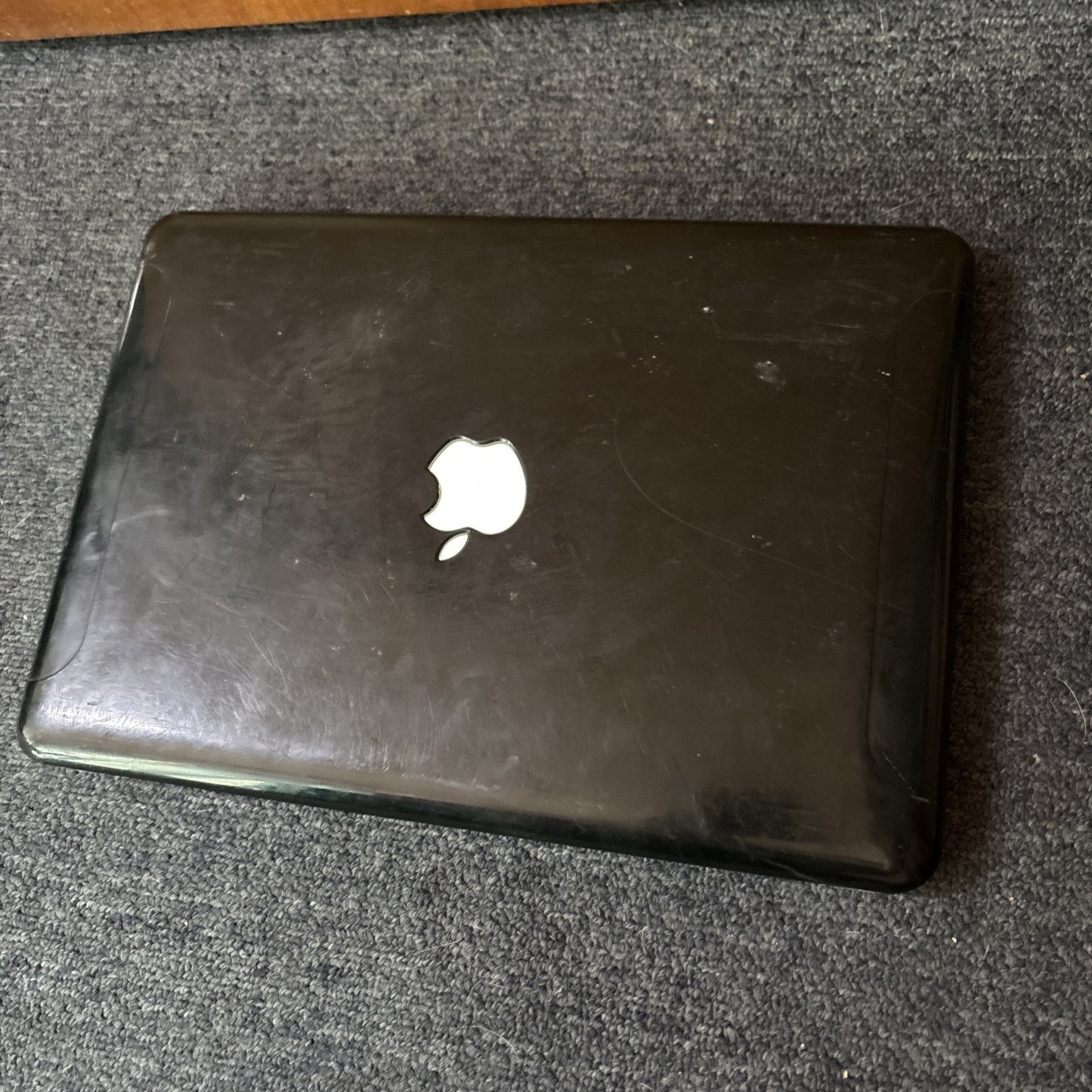 MacBook Laptop A1342 EMC 2350 250gb HDD 2GB RAM DVD Drive *For Parts Or Repair*