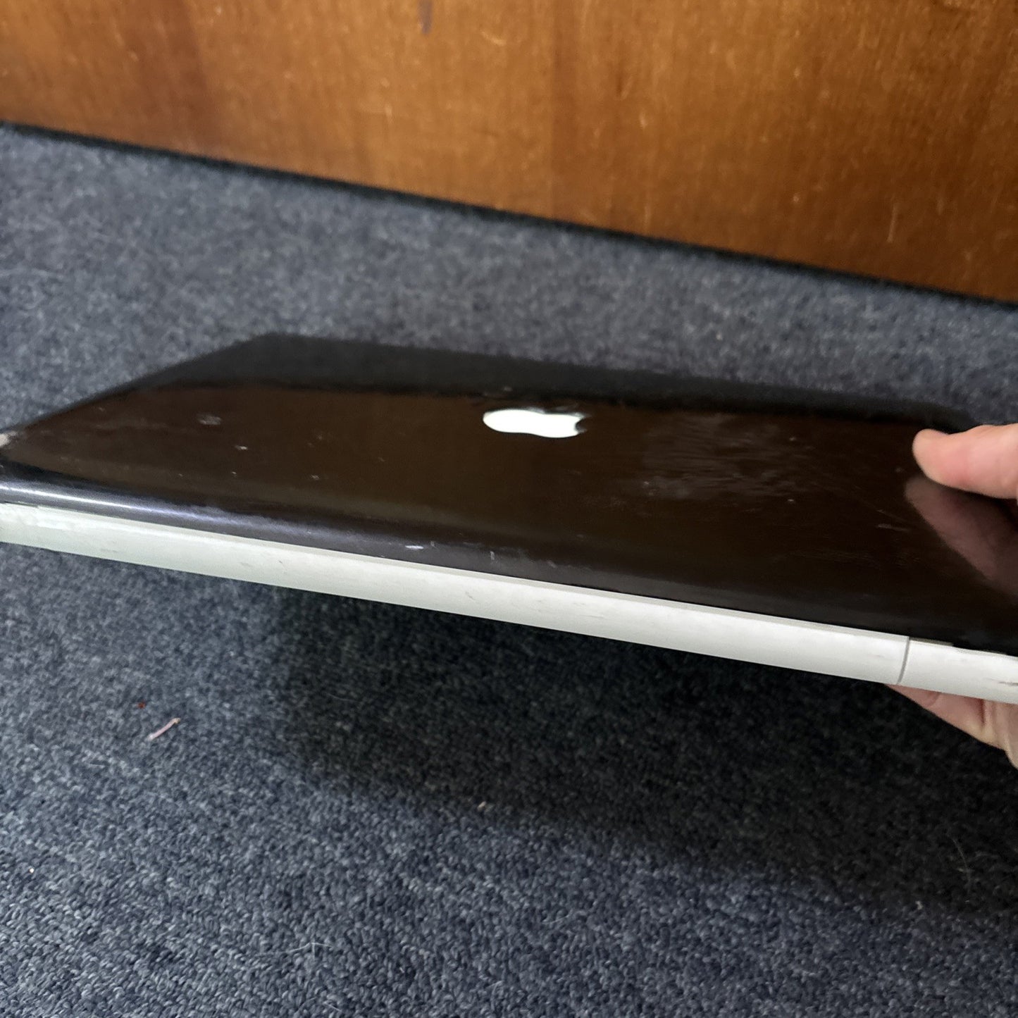 MacBook Laptop A1342 EMC 2350 250gb HDD 2GB RAM DVD Drive *For Parts Or Repair*