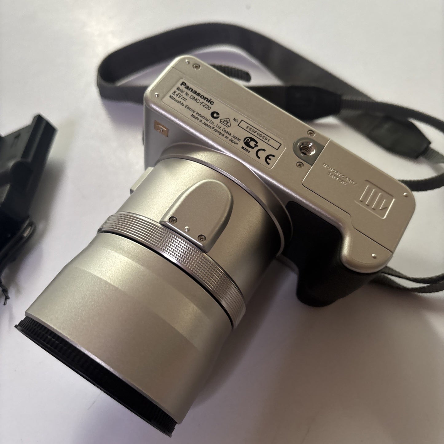 Panasonic Lumix DMC-FZ20 SuperZoom Digital Camera 5MP 256mb SD Card 12x Zoom