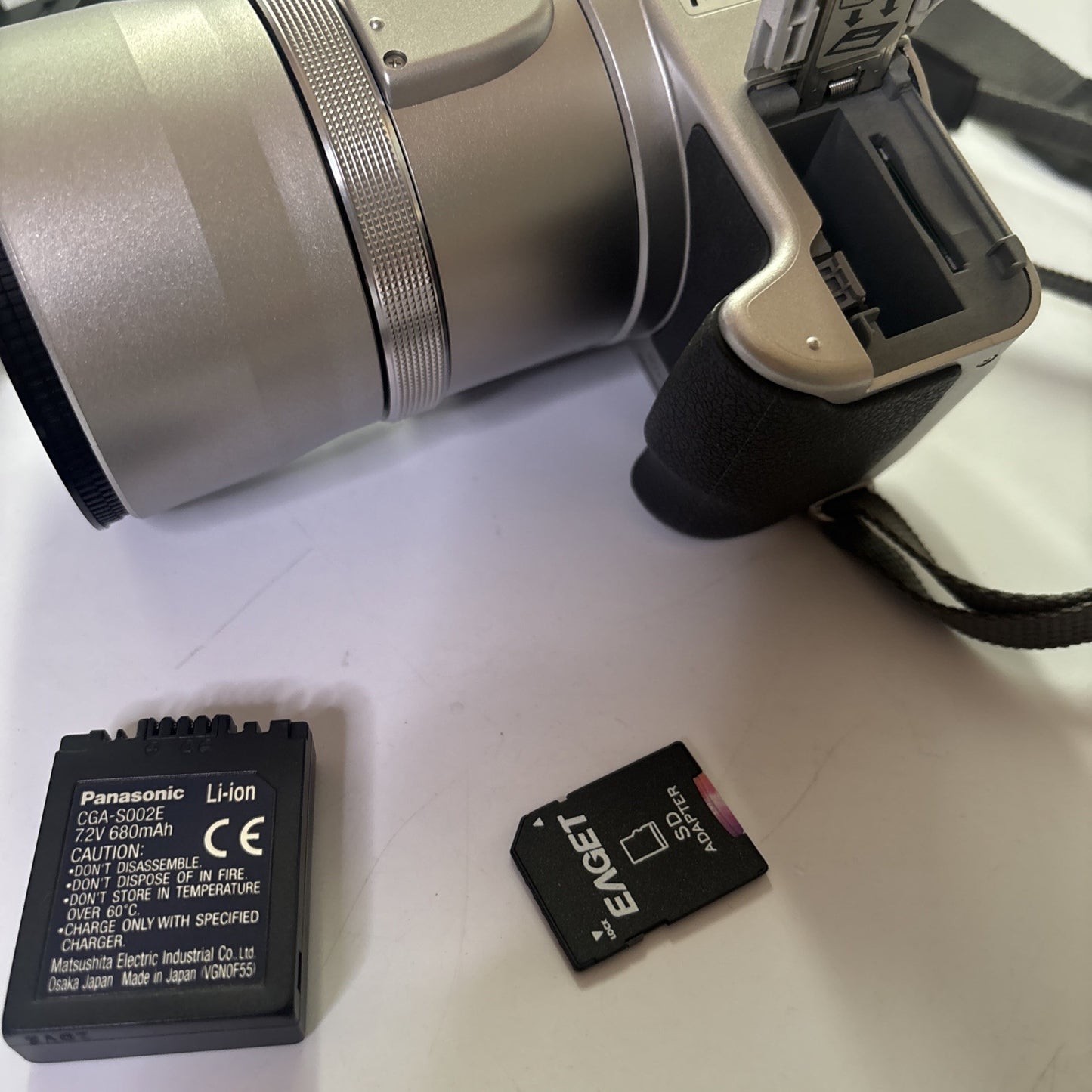 Panasonic Lumix DMC-FZ20 SuperZoom Digital Camera 5MP 256mb SD Card 12x Zoom