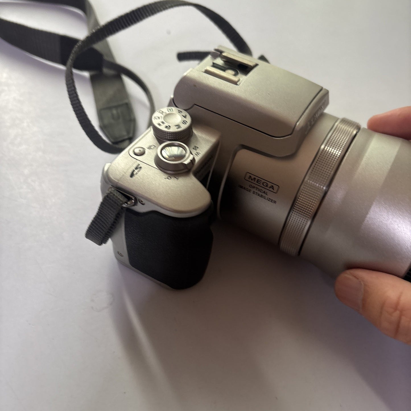 Panasonic Lumix DMC-FZ20 SuperZoom Digital Camera 5MP 256mb SD Card 12x Zoom