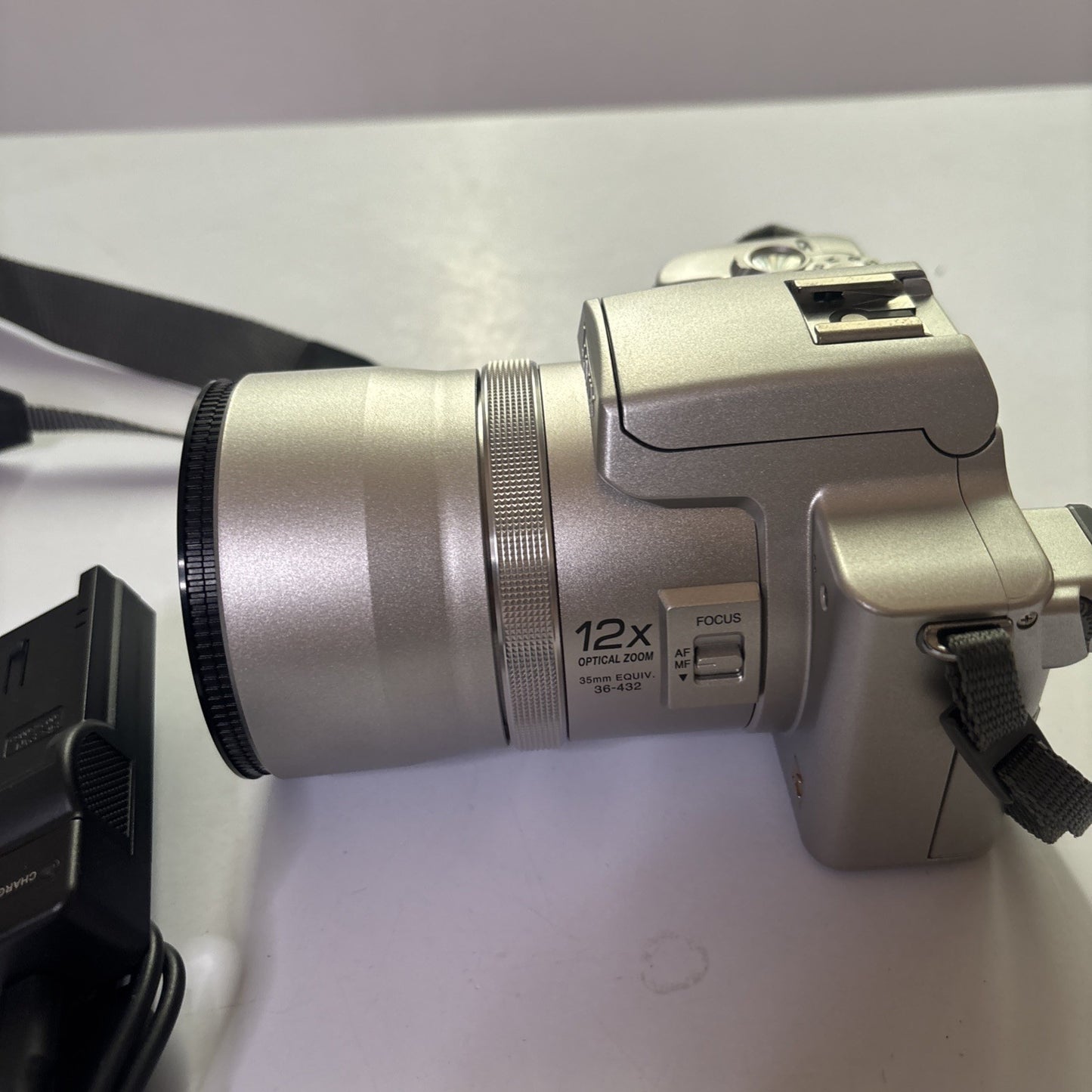 Panasonic Lumix DMC-FZ20 SuperZoom Digital Camera 5MP 256mb SD Card 12x Zoom