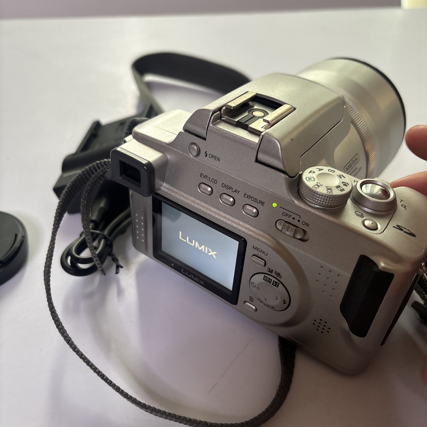 Panasonic Lumix DMC-FZ20 SuperZoom Digital Camera 5MP 256mb SD Card 12x Zoom