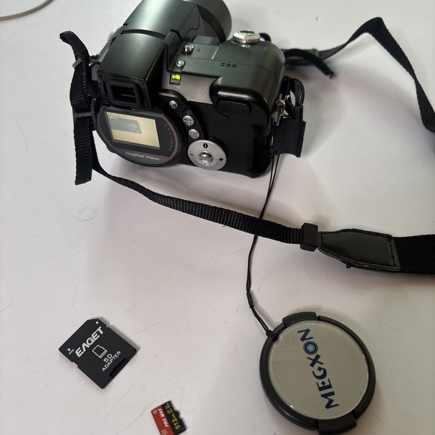 Megxon C580 Digital SLR Camera 5MP 512mb SD Card 8x Zoom 1.6" Display