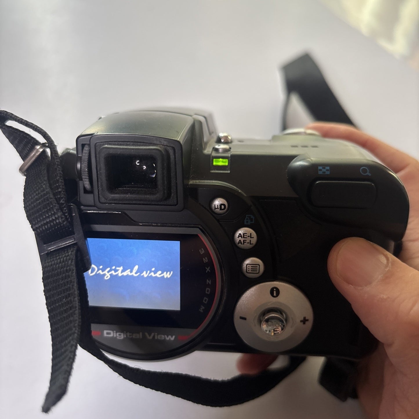 Megxon C580 Digital SLR Camera 5MP 512mb SD Card 8x Zoom 1.6" Display