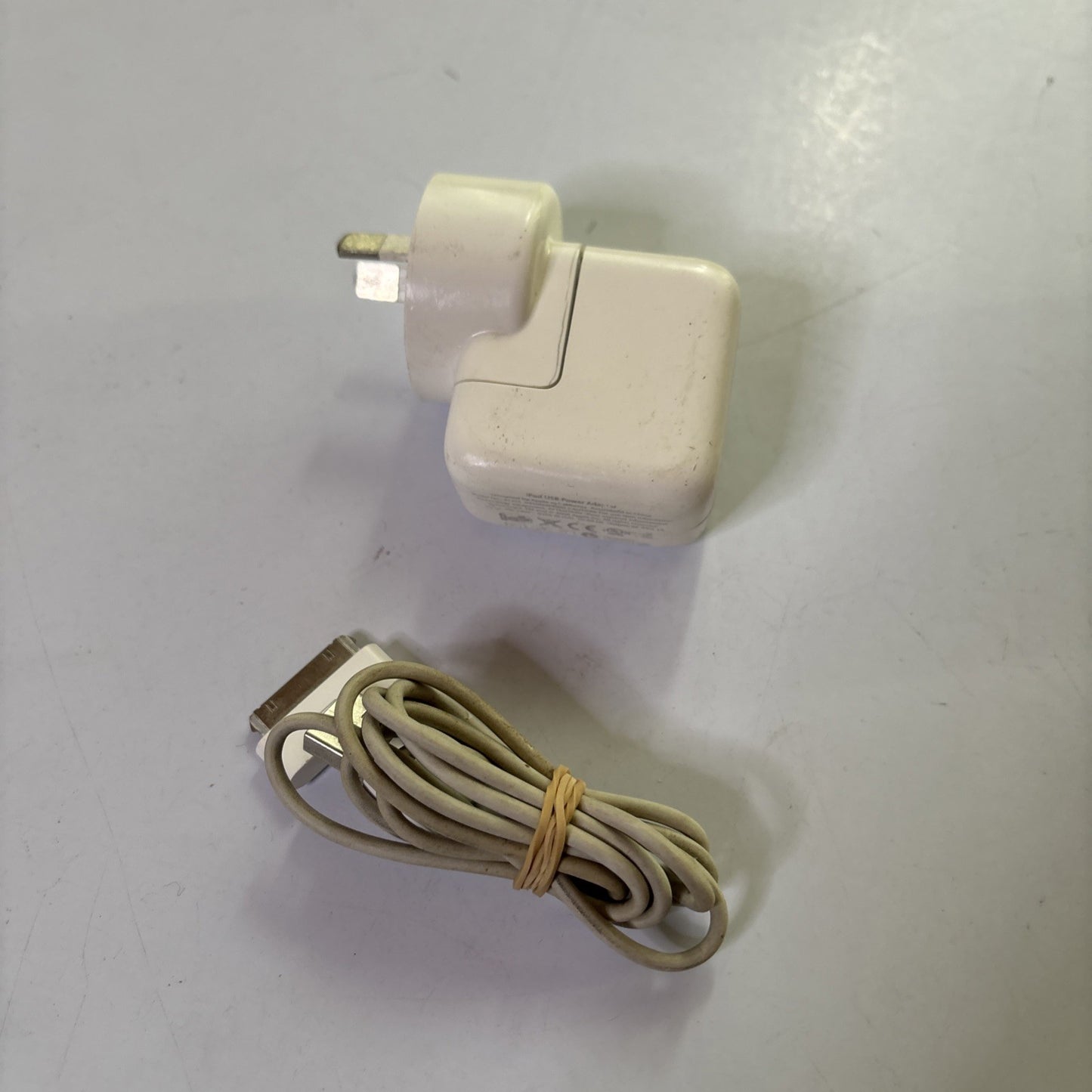 Genuine Apple iPod USB Power Adapter A1205  Power Supply With 30 Pin USB Cord