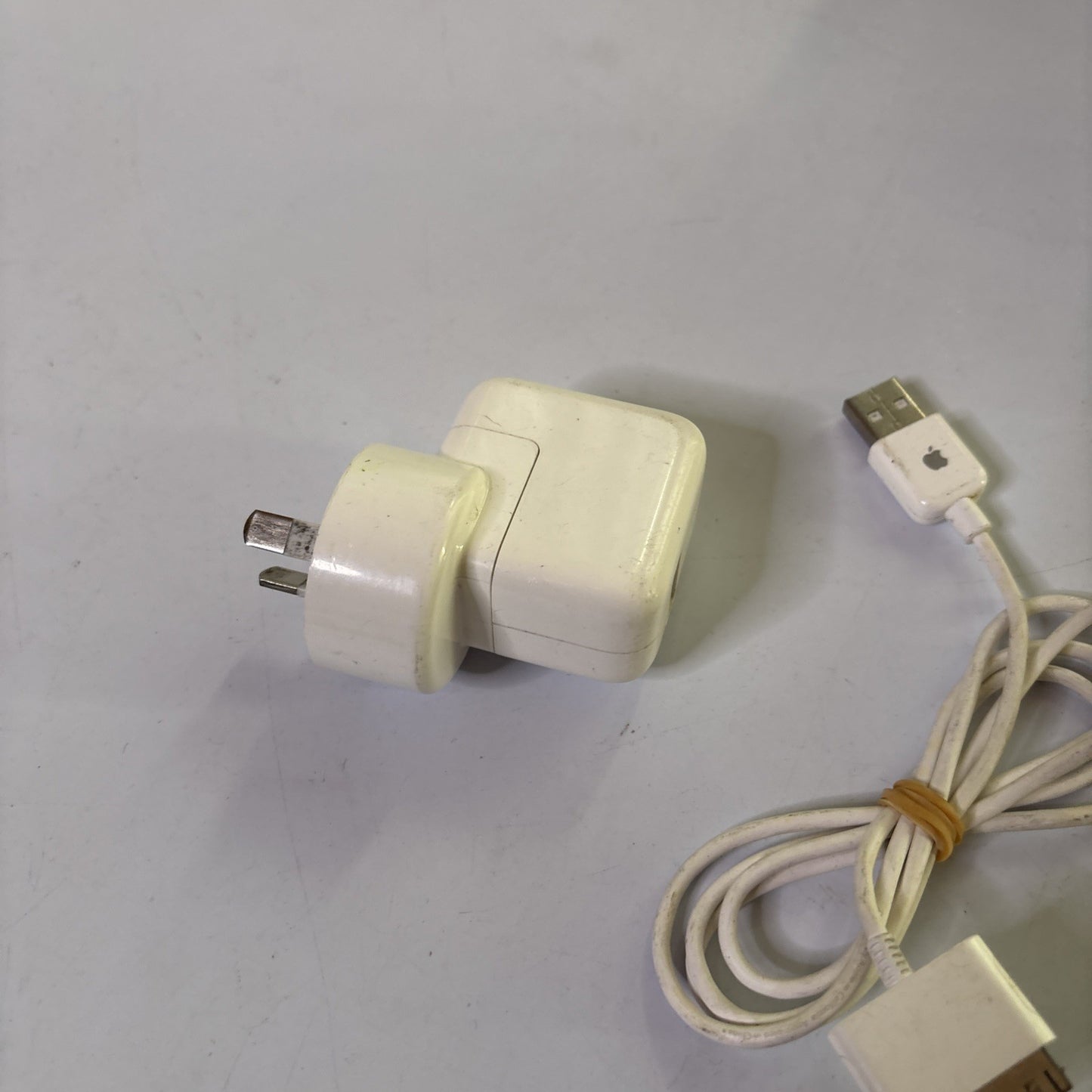Genuine Apple iPod USB Power Supply Adapter A1205 With 30-Pin USB Cable
