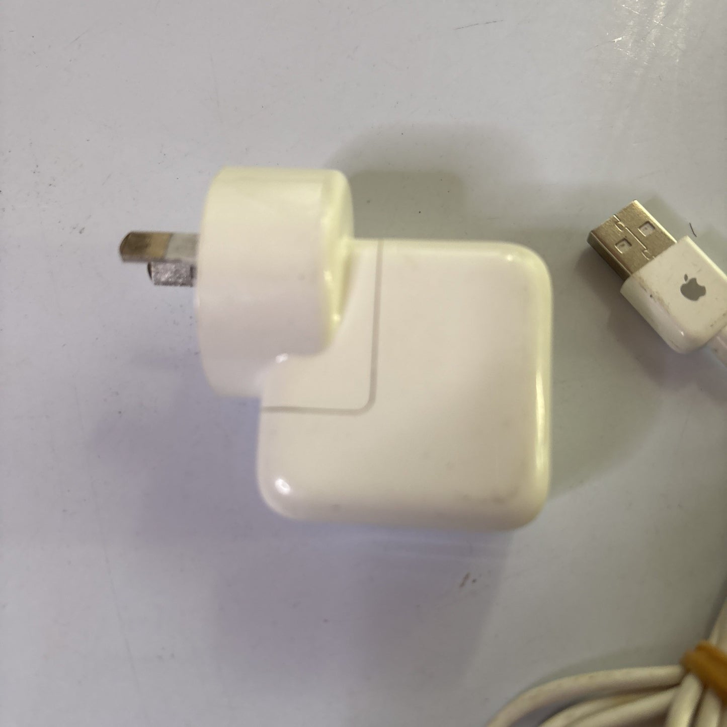 Genuine Apple iPod USB Power Supply Adapter A1205 With 30-Pin USB Cable