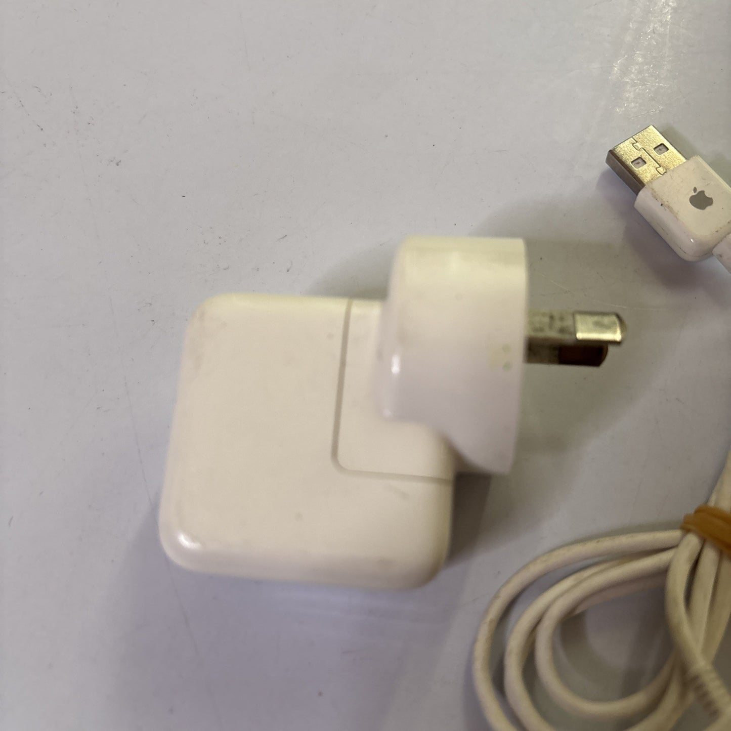 Genuine Apple iPod USB Power Supply Adapter A1205 With 30-Pin USB Cable