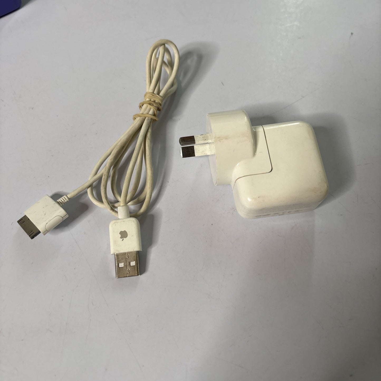 Genuine Apple iPod USB Power Adapter Charger A1205 With 30-Pin USB Cable