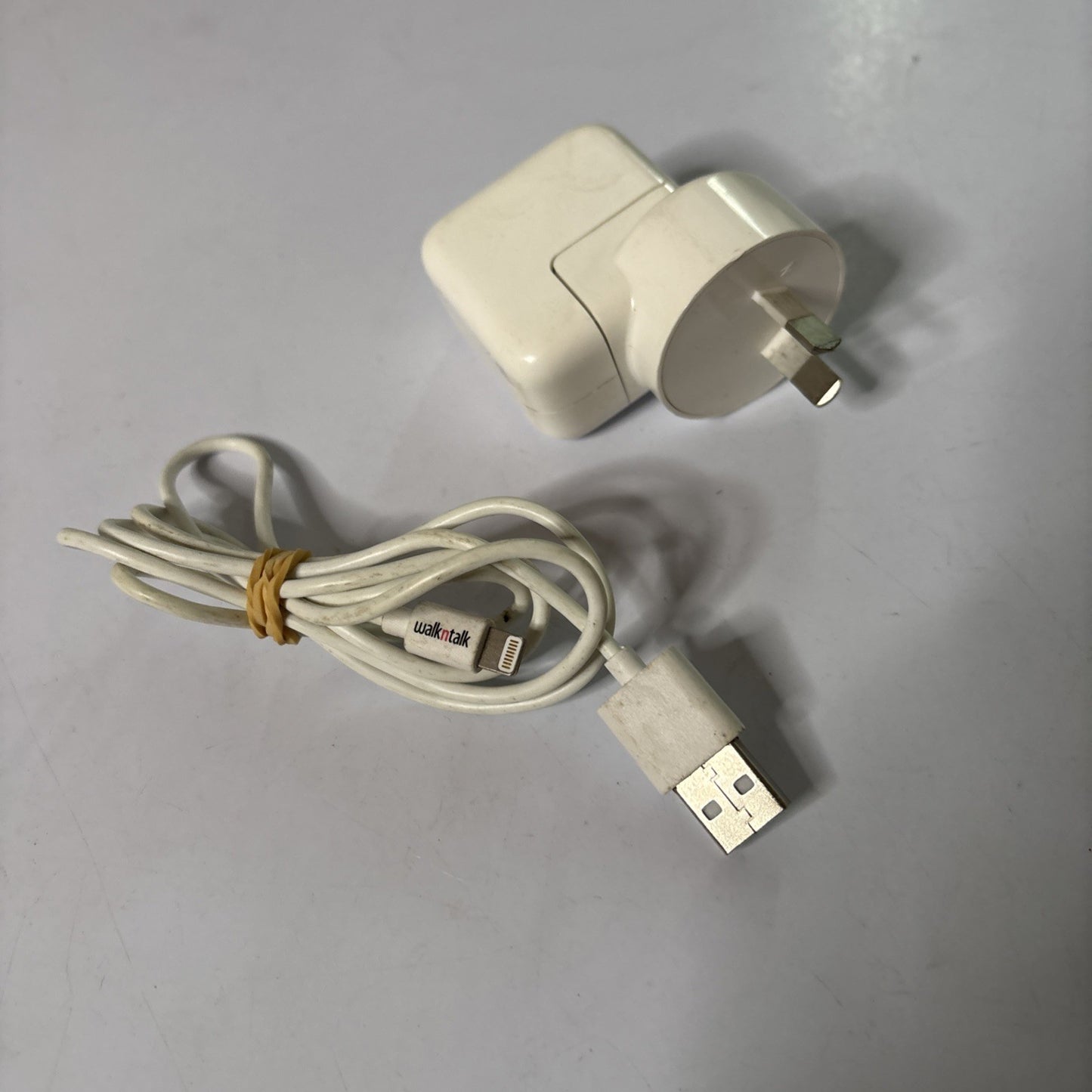Genuine Apple USB Power Charger Adapter 5W A1402 With Lightning USB Cable