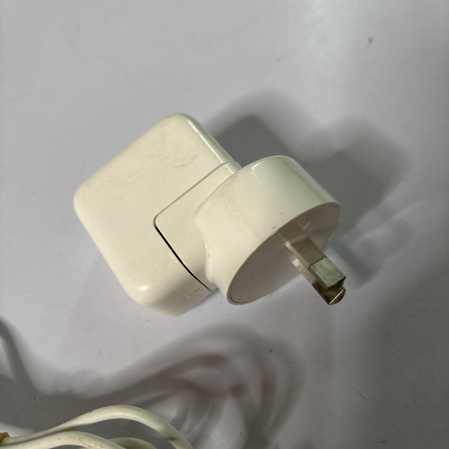 Genuine Apple USB Power Charger Adapter 5W A1402 With Lightning USB Cable