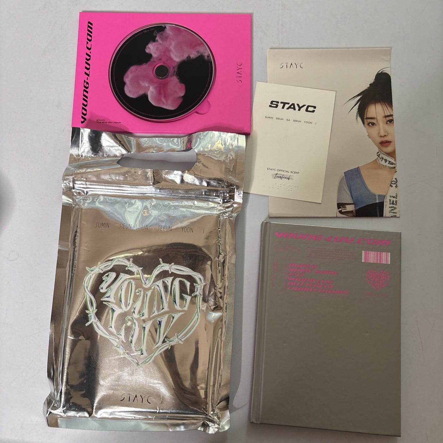 STAYC 2nd Mini Album YOUNG-LUV.COM K-pop LUV Version (CD, 2022)