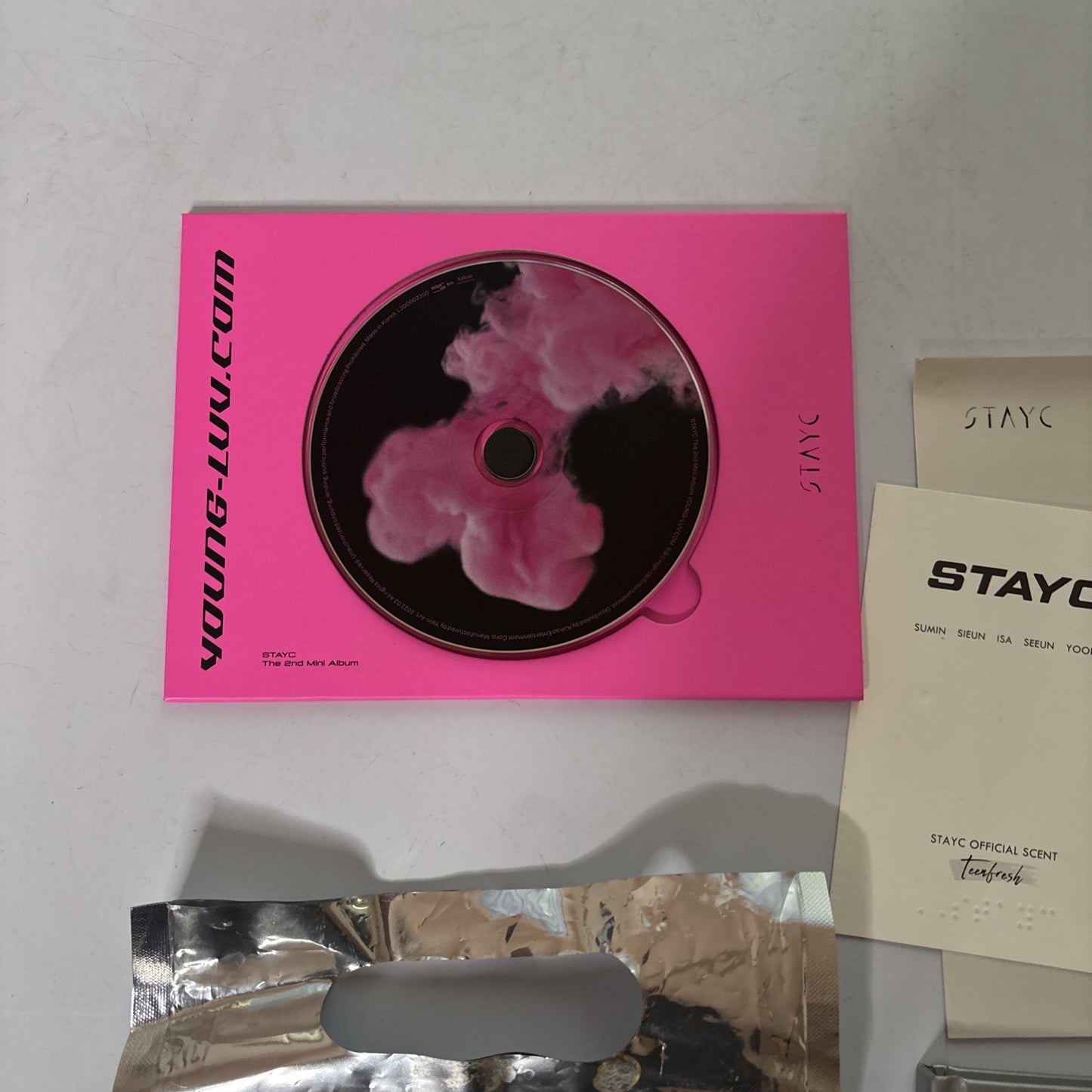 STAYC 2nd Mini Album YOUNG-LUV.COM K-pop LUV Version (CD, 2022)