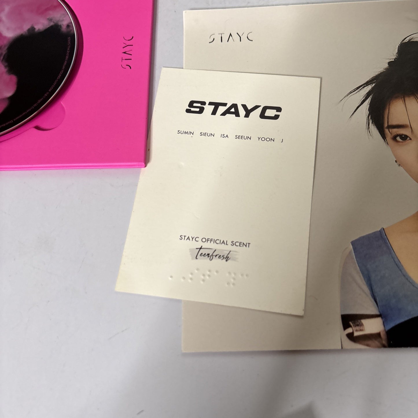 STAYC 2nd Mini Album YOUNG-LUV.COM K-pop LUV Version (CD, 2022)