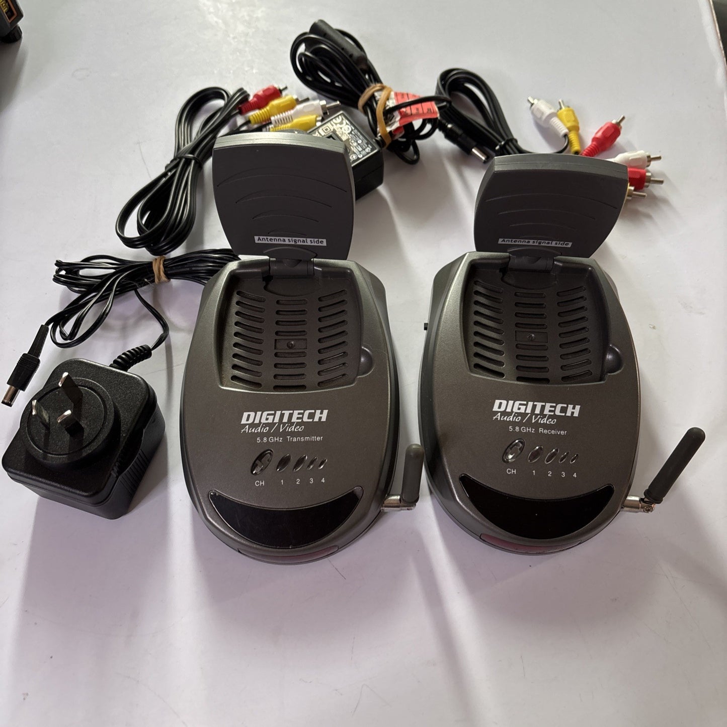 Digitech Audio Video 5.8ghz AV Transmitter RCA Composite AR-1840
