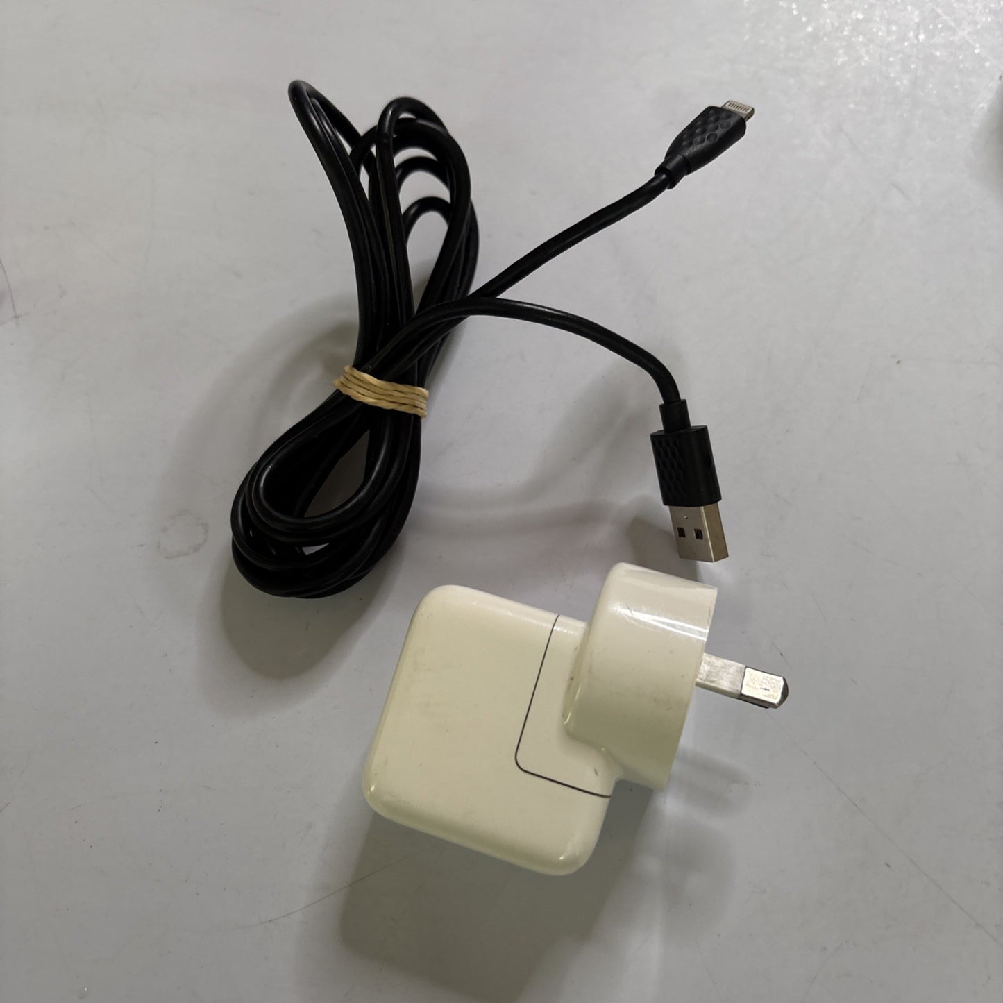 Genuine Apple 5W USB Power Adapter Charger A1502 With Lightning Cable