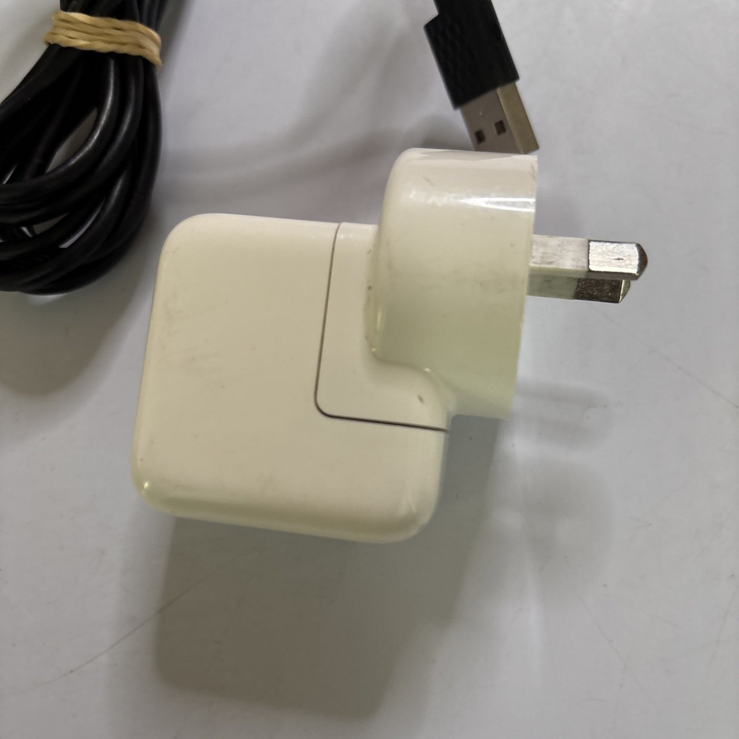 Genuine Apple 5W USB Power Adapter Charger A1502 With Lightning Cable