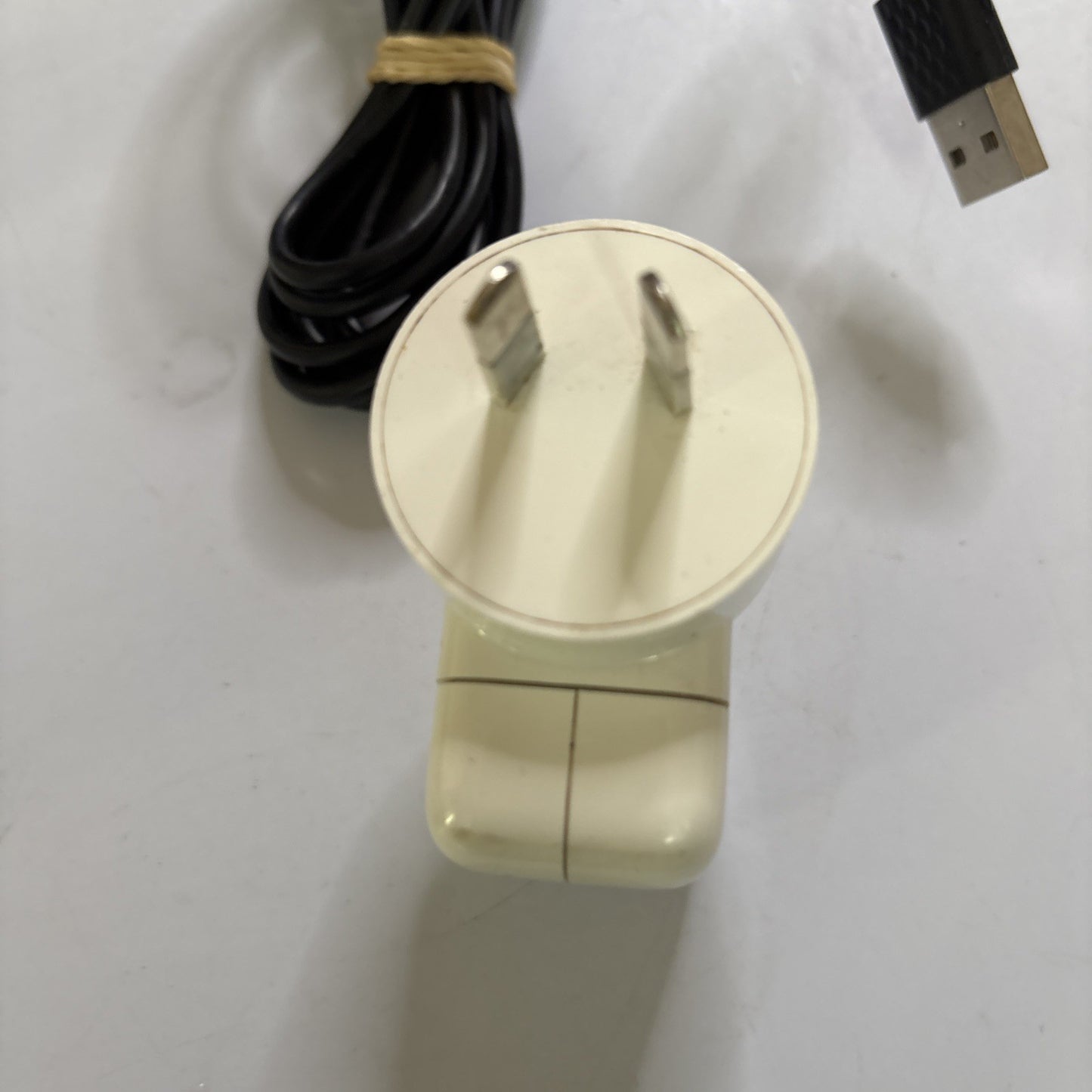 Genuine Apple 5W USB Power Adapter Charger A1502 With Lightning Cable