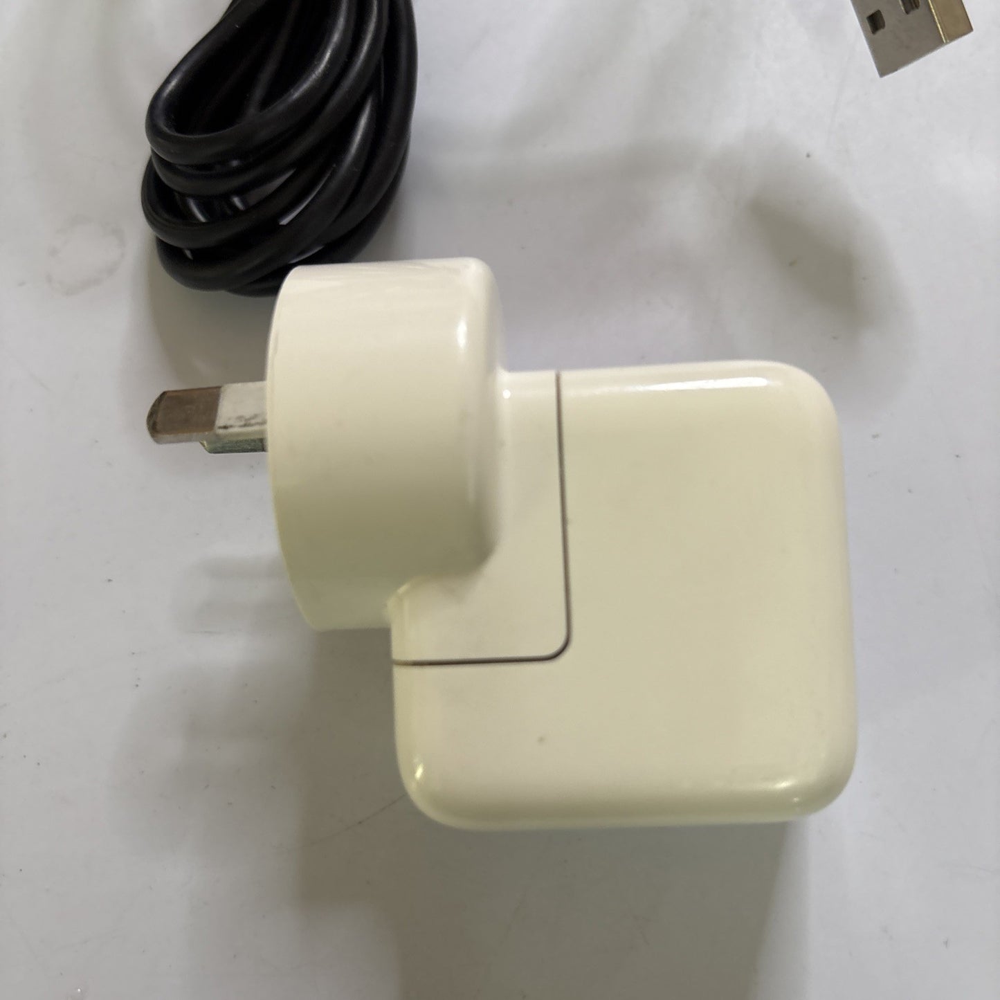 Genuine Apple 5W USB Power Adapter Charger A1502 With Lightning Cable