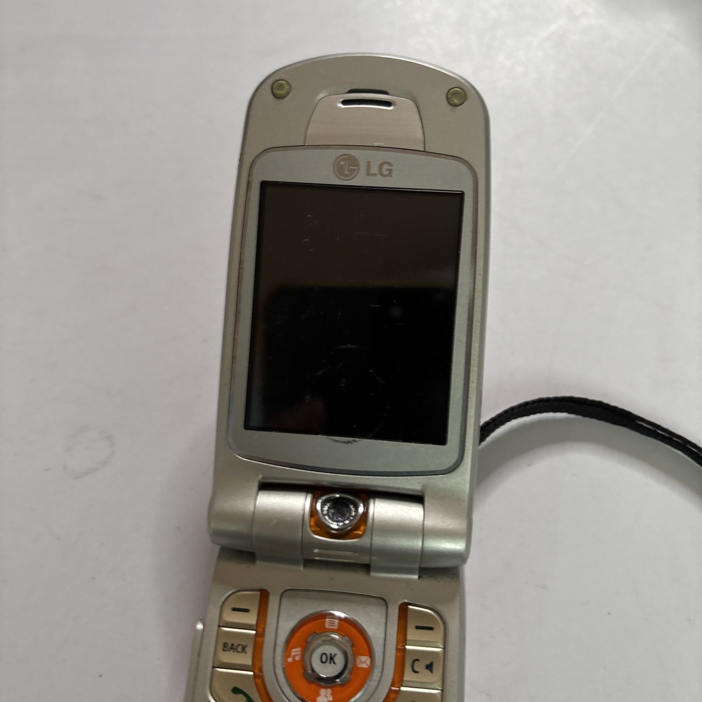 LG U8180 Clamshell Phone *No Battery Untested For Parts/Repair