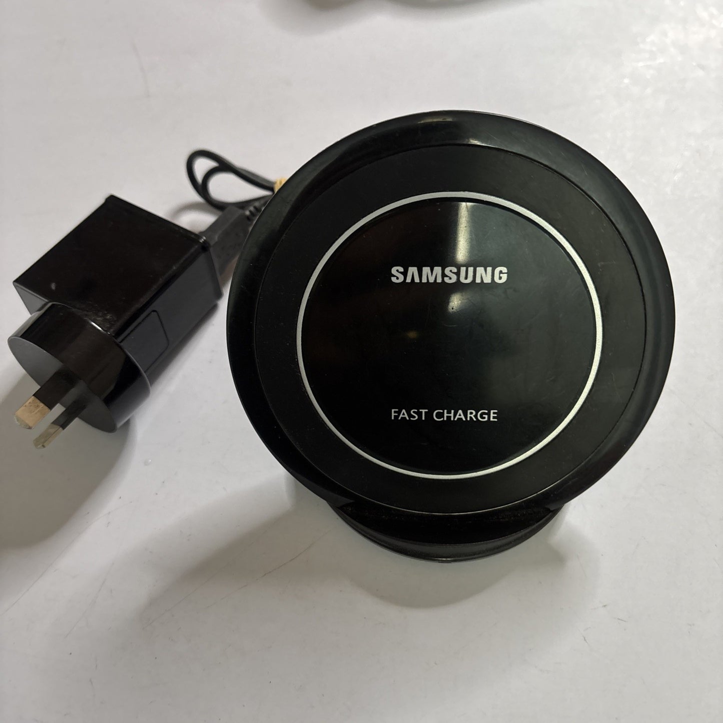 Genuine Samsung Fast Wireless Charger EP-NG930 USB Charger Adapter