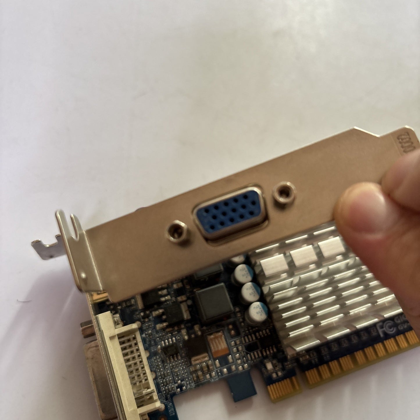 Gigabyte GV-N210SL-1GI Graphics Card Dual link DVI-I/ D-SUB/HDMI