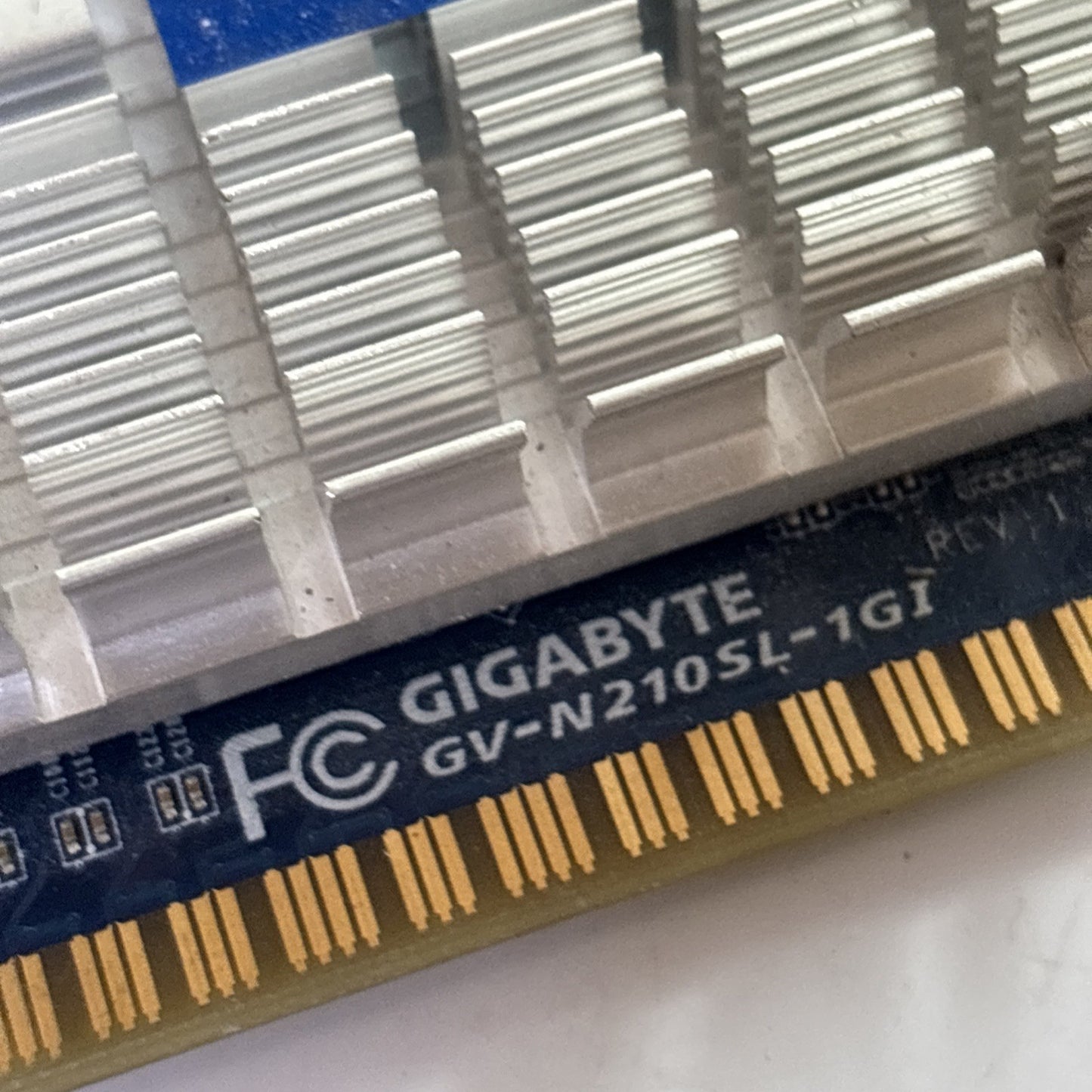 Gigabyte GV-N210SL-1GI Graphics Card Dual link DVI-I/ D-SUB/HDMI
