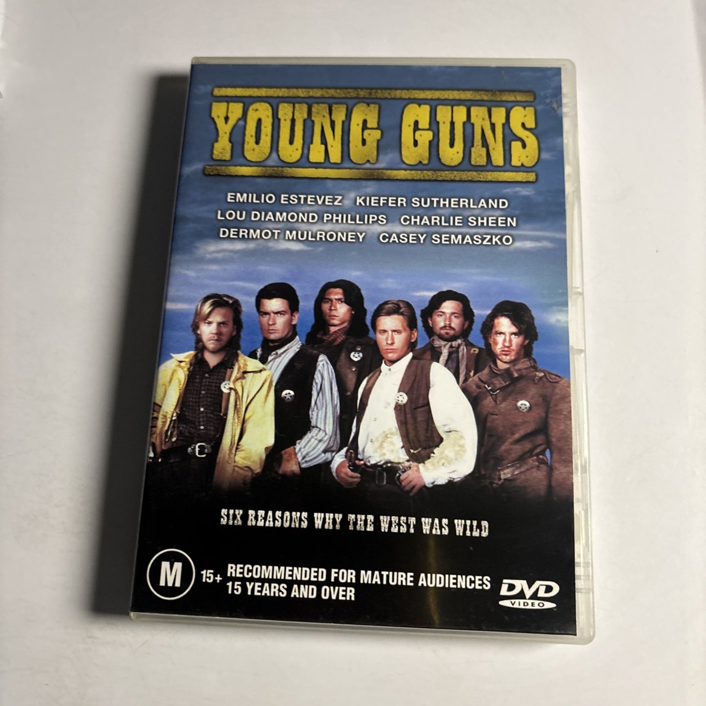 Young Guns (DVD, 1988) Charlie Sheen, Kiefer Sutherland Region 4
