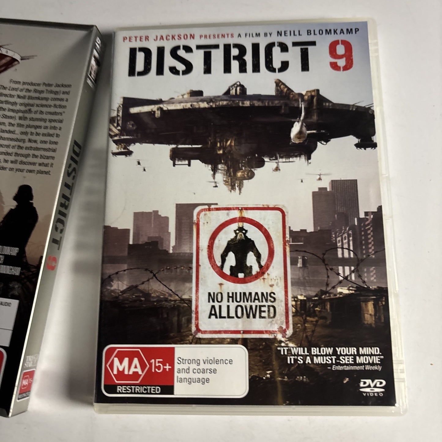 District 9 - Steelcase  (DVD, 2009)  Peter Jackson, Neill Blomkamp Region 4